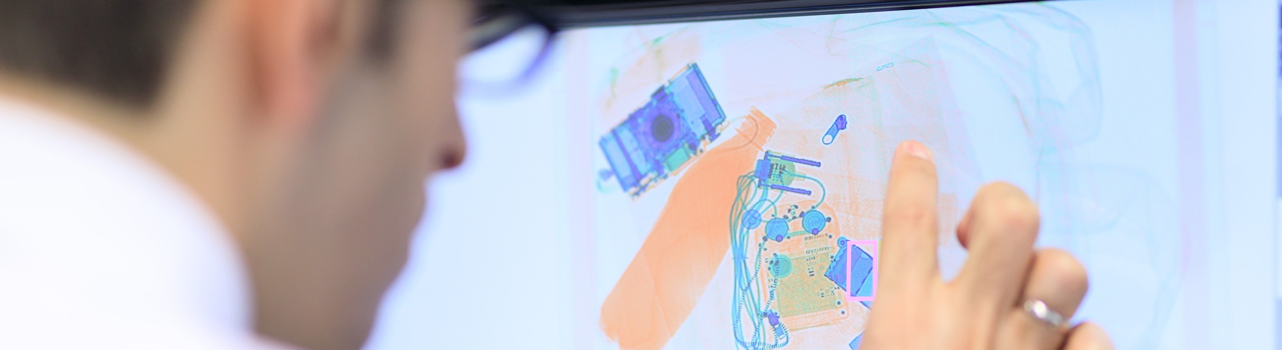 person viewing xray from CTiX